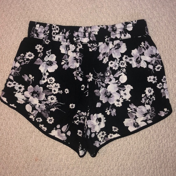 Floral Garage Flared Shorts - Picture 3 of 3